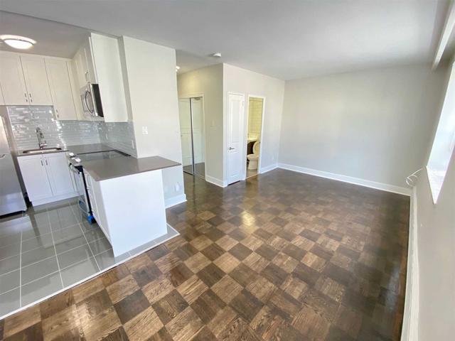 207 - 82 Warren Rd