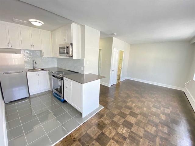 207 - 82 Warren Rd