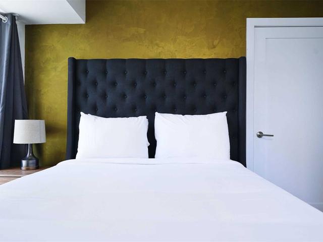 311 - 300 Front St W