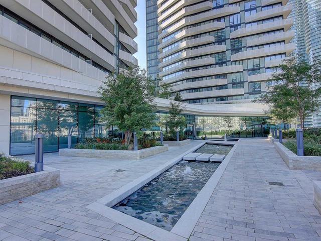 1401 - 100 Harbour St