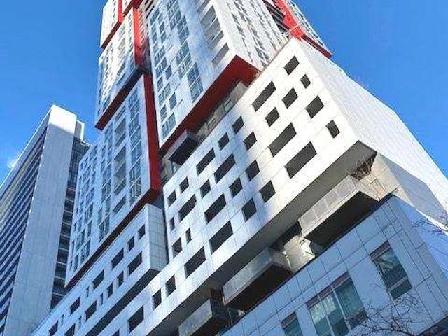 2702 - 318 Richmond St