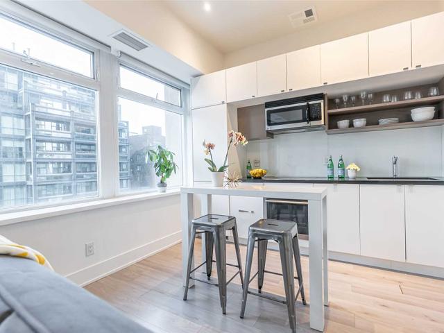 628 - 111 St Clair Ave W