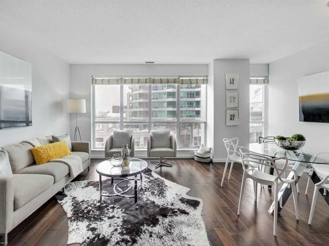310 - 218 Queens Quay W