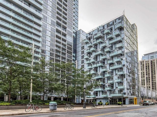 1020 - 20 John St