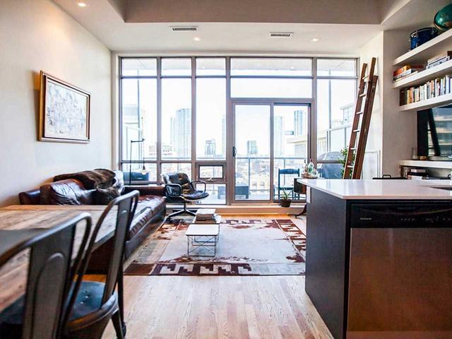 LPH913 - 399 Adelaide St W