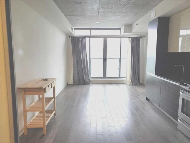 202 - 8 Gladstone Ave. N Ave