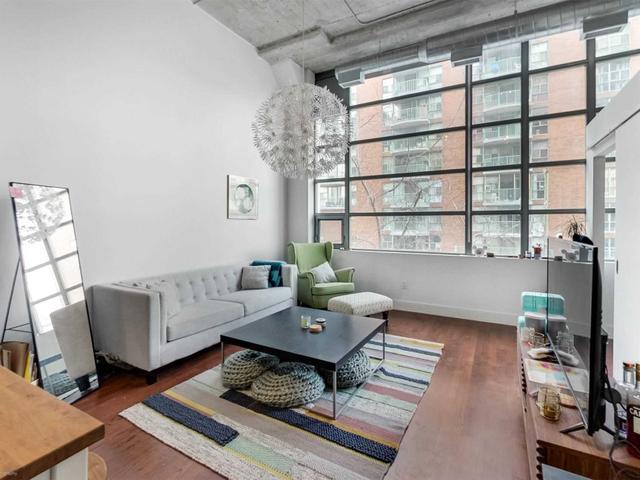 222 - 637 Lakeshore Blvd W