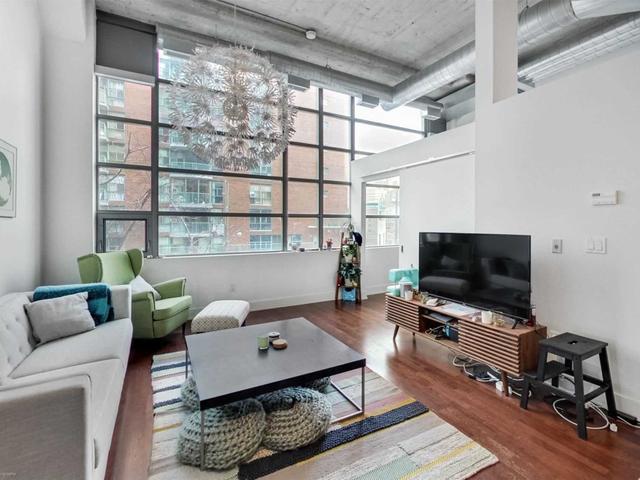 222 - 637 Lakeshore Blvd W