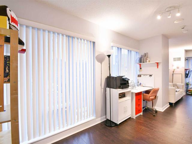 701 - 210 Victoria St