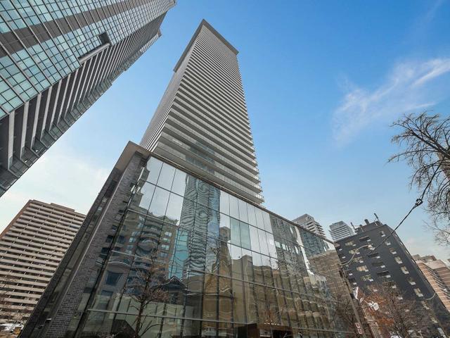 2407 - 33 Charles St E