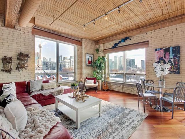 PH606 - 781 King St W