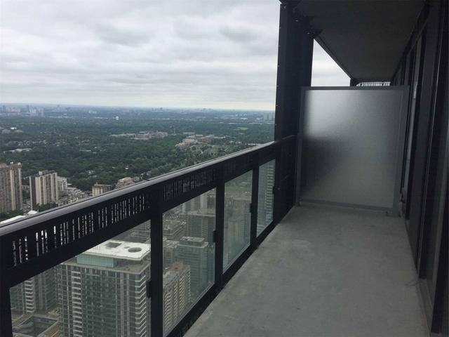 3208 - 8 Eglinton Ave E