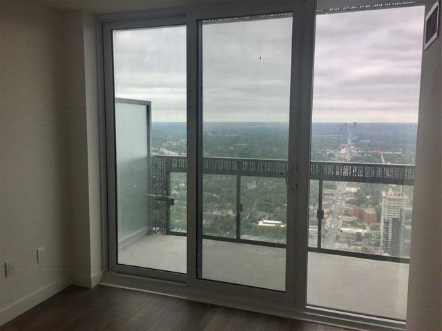 3208 - 8 Eglinton Ave E