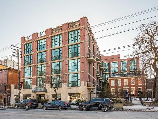 405 - 901 Queen St W