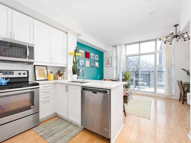 405 - 901 Queen St W