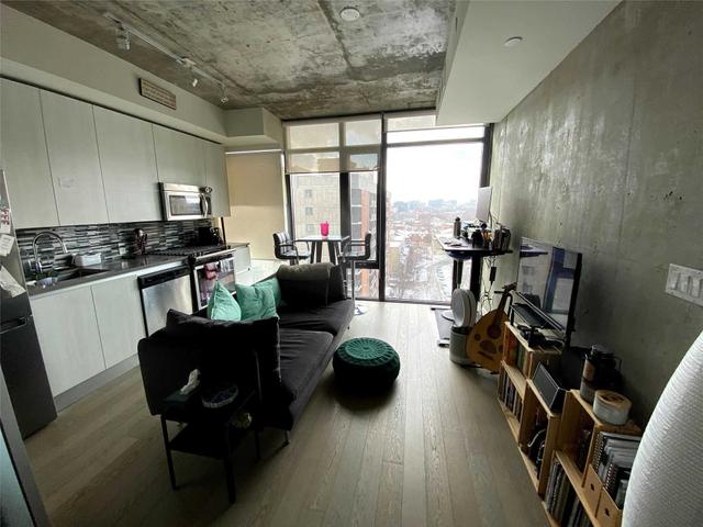 806 - 111 Bathurst St