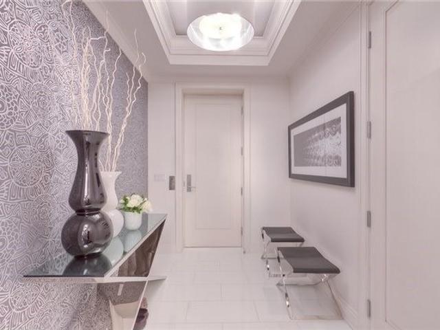 1101 - 206 Bloor St W