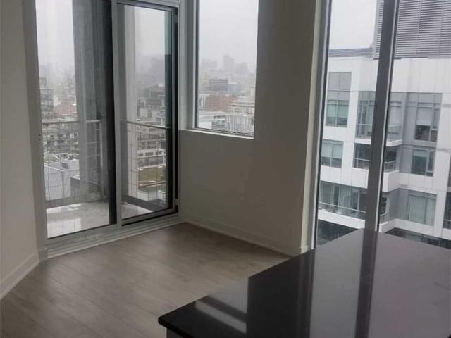 1901 - 27 Bathurst St W