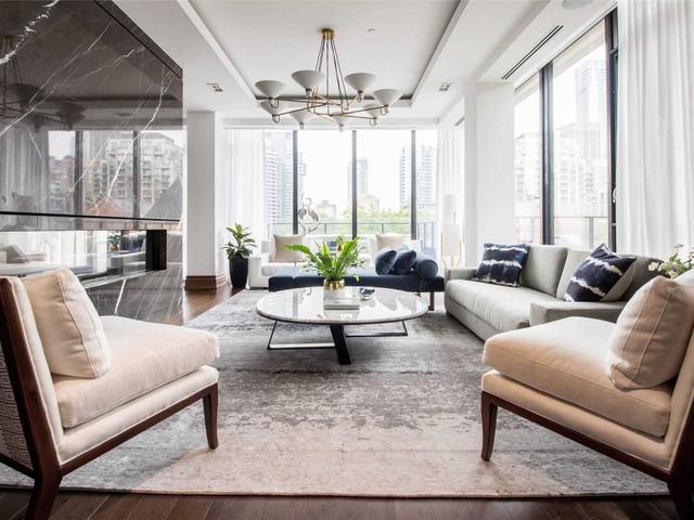 5B - 36 Hazelton Ave