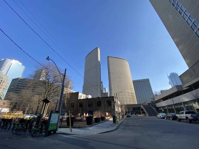 1652 - 111 Elizabeth St