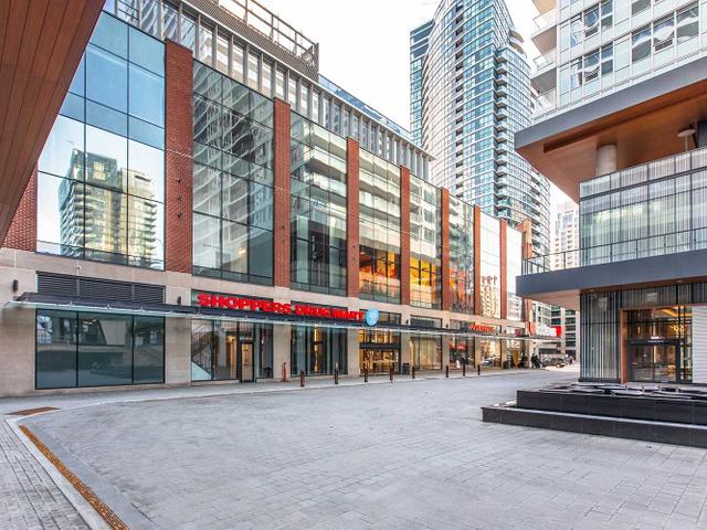 1912 - 17 Bathurst St