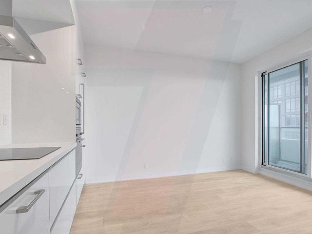 2807 - 2221 Yonge St