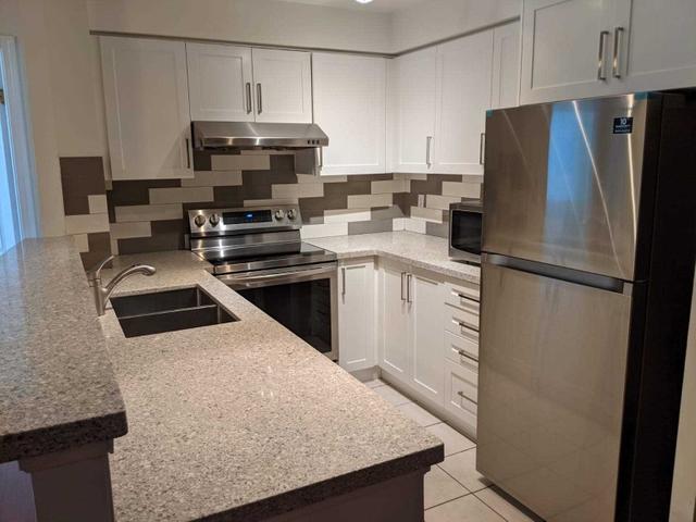 901 - 23 Lorraine Dr