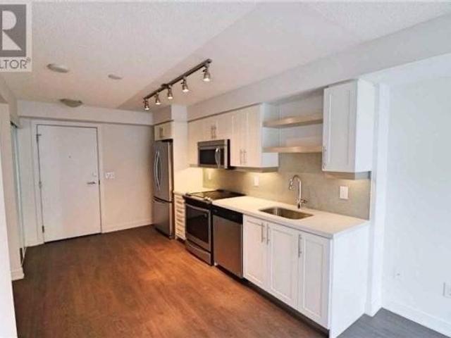 1027 - 525 Adelaide St W