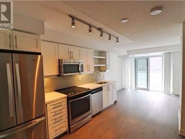 1027 - 525 Adelaide St W