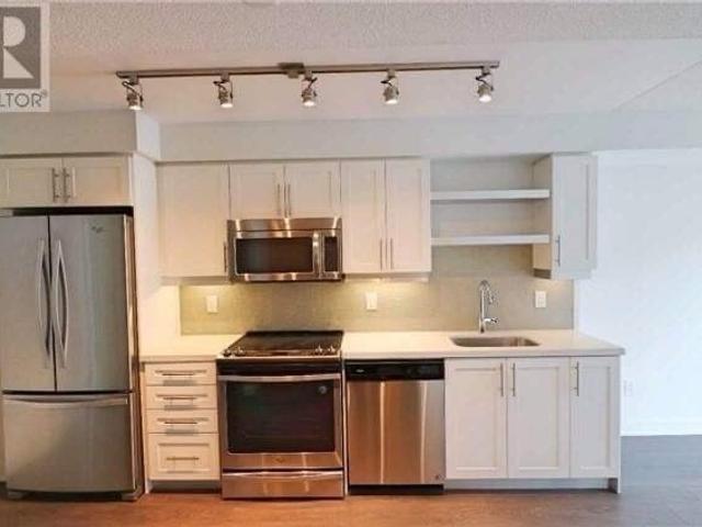 1027 - 525 Adelaide St W