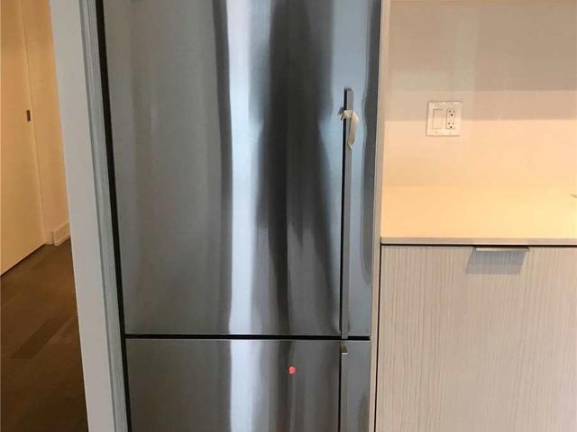 813 - 25 Richmond St E