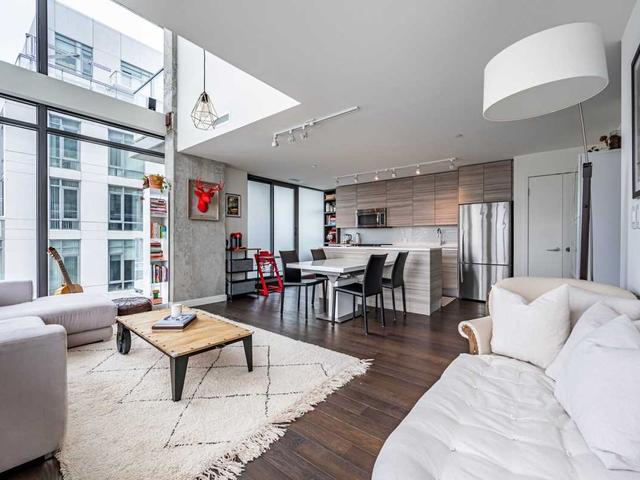 1112 - 111 Bathurst St