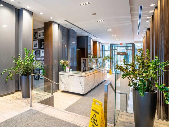 1304 - 33 Lombard St