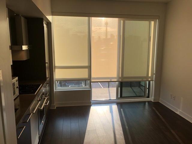 PH10 - 1030 King St W