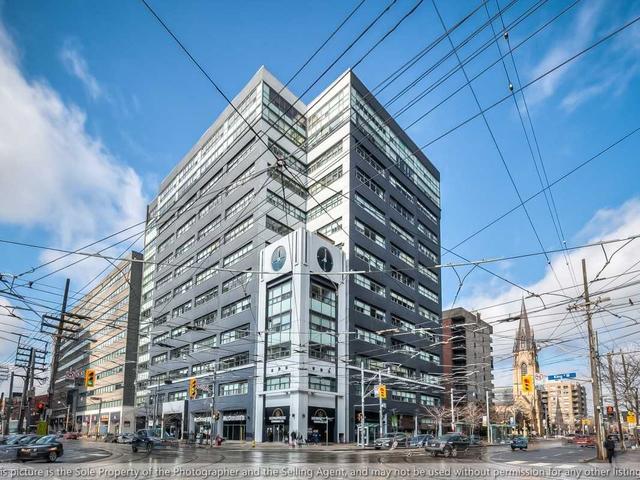 212 - 700 King St W
