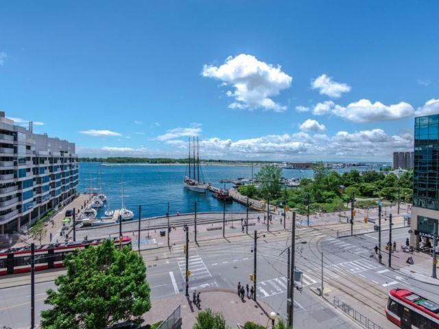 618 - 410 Queens Quay