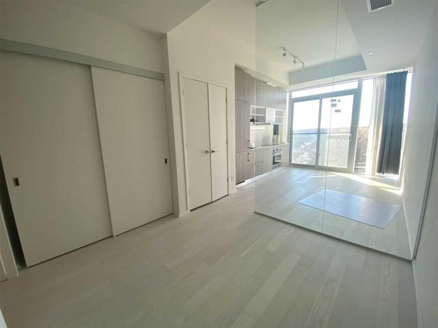 926 - 8 Hillsdale Ave