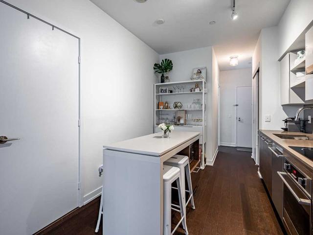 232 - 1030 King St W