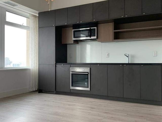 1725 - 111 St Clair St