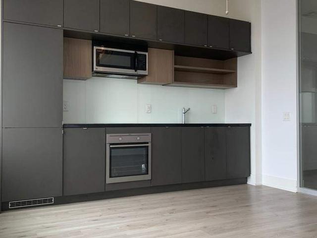 1725 - 111 St Clair St