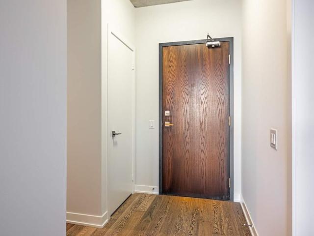 201 - 1239 Dundas St W