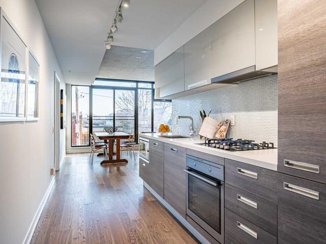 201 - 1239 Dundas St W