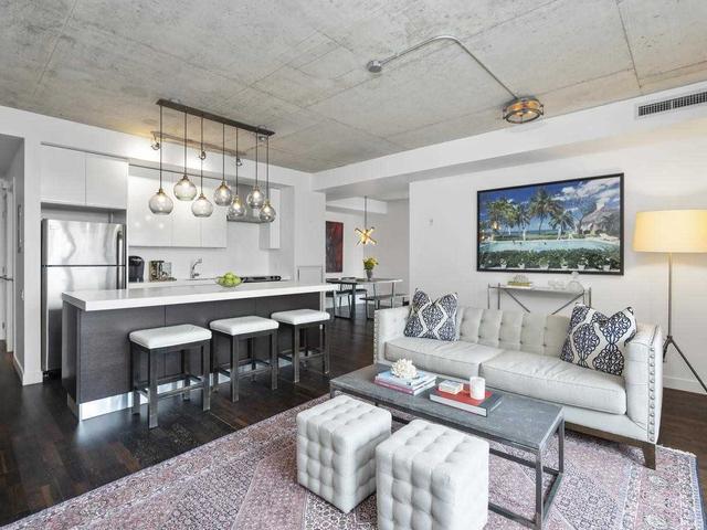 722 - 75 Portland St