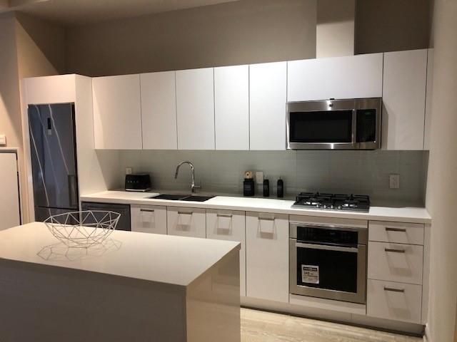 215 - 608 Richmond St W