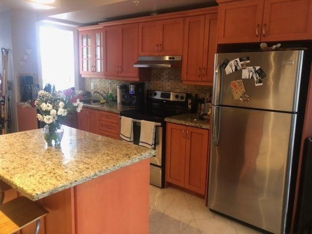 301 - 623 College St