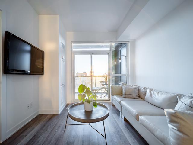 905 - 1603 Eglinton Ave W