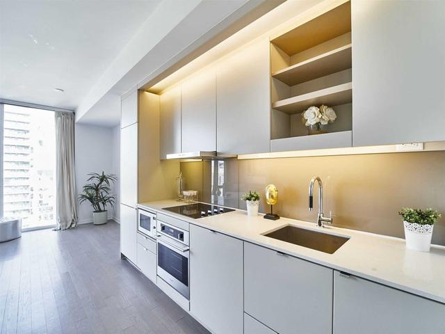 3305 - 101 Peter St