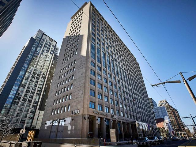 305 - 111 St Clair Ave W