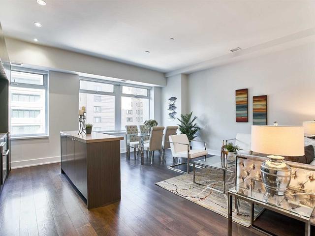 305 - 111 St Clair Ave W