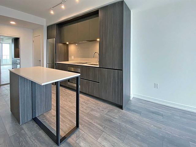 1904 - 225 Sumach St